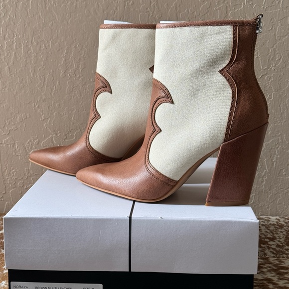Dolce Vita Leather Heeled Ankle Boots - Noraya Size 8. Brand New. Never worn. - Picture 3 of 6